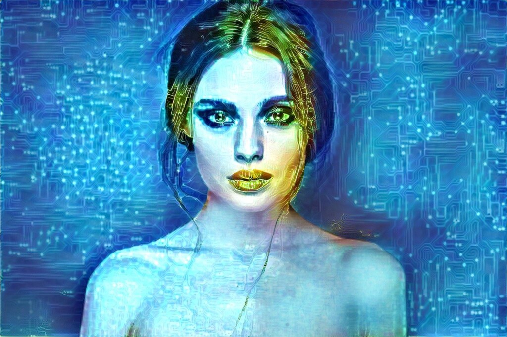 La figura de una chica que parece estar cableada sin que se aprecie si se trata de una chica real o un robot